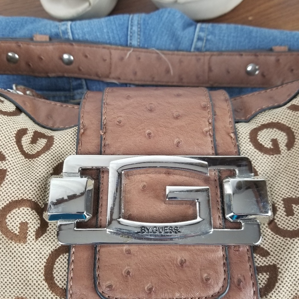 GUESS  Handbag 280 - Picture 2 of 8